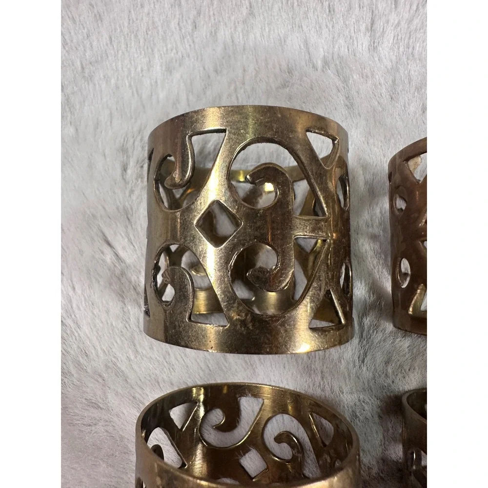 Vtg Brass Napkin Rings Scroll Cutout Set of 8 Boho Brass Tone Vintage Style - Picture 4 of 4